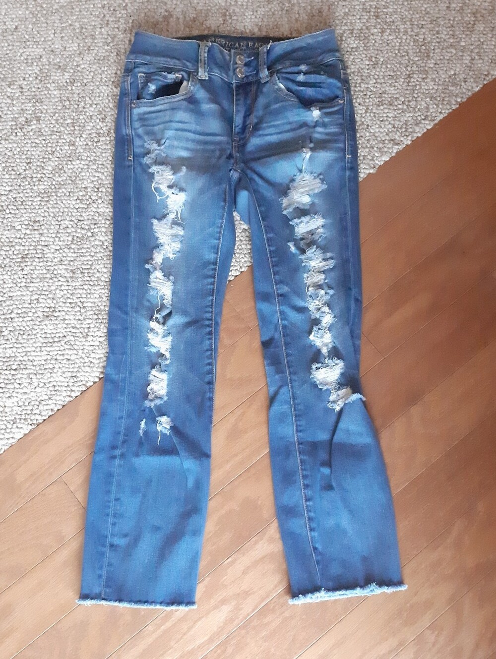 American Eagle Distressed Artist Crop Jeans size 2
